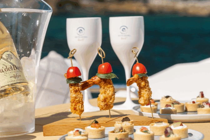 Yacht Catering Services a Capri con Grotta Azzurra Gourmet