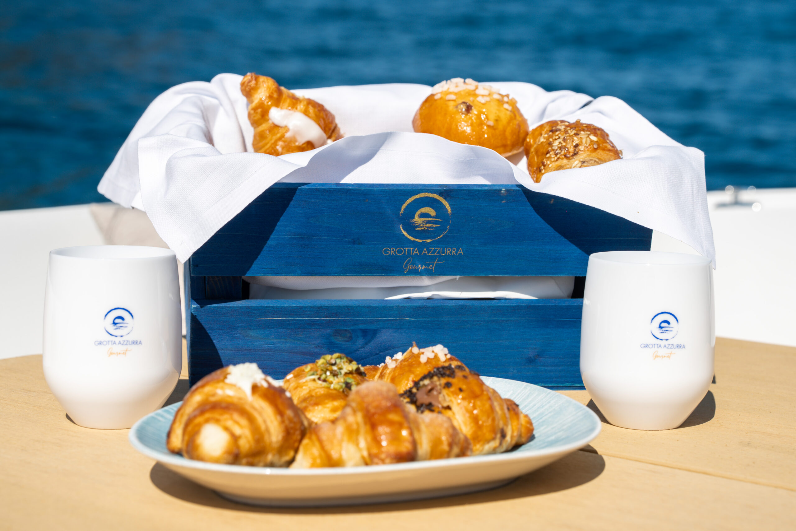 Catering di Lusso per Yacht a Capri con Grotta Azzurra Gourmet
